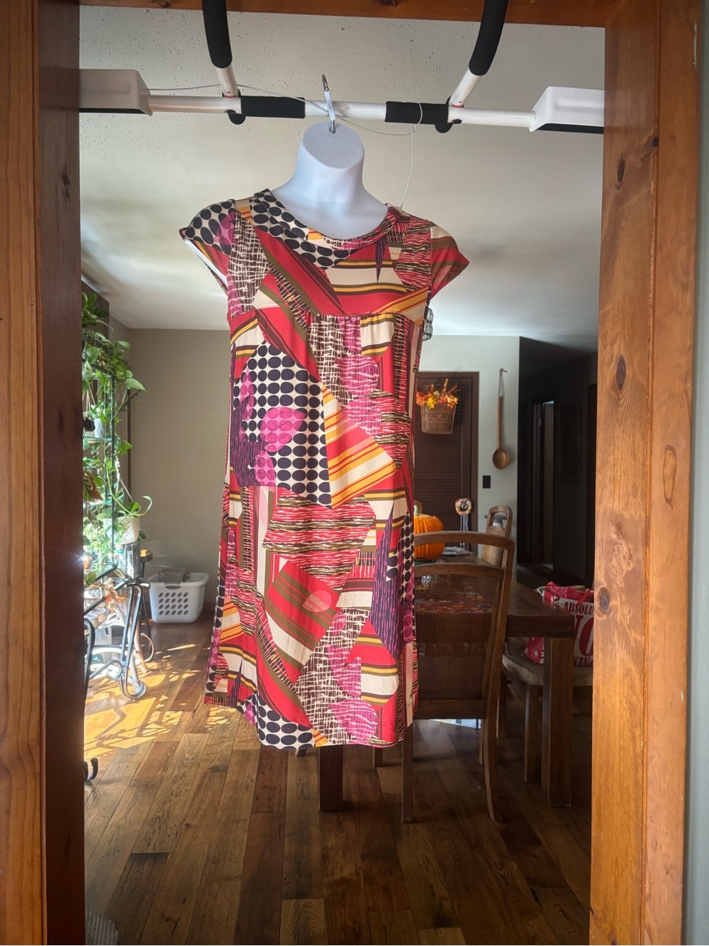 Isle Abstract Print Cap-Sleeve Women’s Shift Dress in Pink/Red Made in Turkey